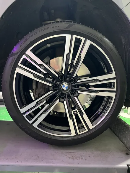 대구 휠복원 대구 휠도색 대구 자동차 휠수리 잘하는 곳 휠플레이 타이어 전문[BMW i7 순정 21인치 다이아몬드커팅 휠복원 작업입니다.] / 대구 서구 평리동