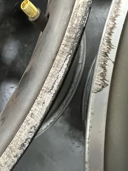 대구 휠복원 대구 휠도색 대구 자동차 휠수리 잘하는 곳 휠플레이 타이어 전문[아우디 A7 순정 21인치 다이아몬드 커팅 휠복원 작업입니다.] / 대구 서구 평리동