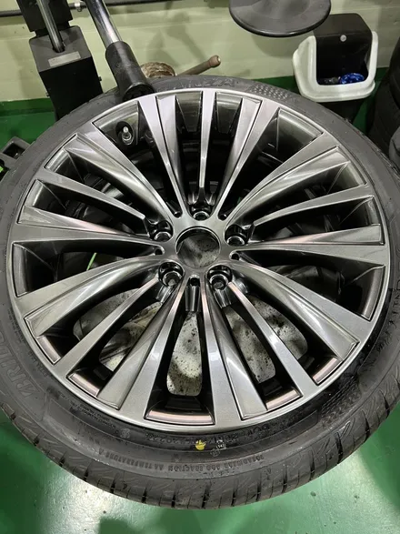 대구 휠복원 대구 휠도색 대구 휠수리 타이어 전문 휠플레이[BMW 5 GT 순정 19인치 고스트크롬 휠도색 작업입니다.] / 대구 서구 평리동