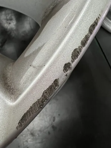 대구 휠복원 대구 휠도색 대구 자동차 휠수리 잘하는 곳 휠플레이 타이어 전문[BMW 5시리즈 순정 18인치 순정 휠복원 작업입니다.] / 대구 서구 평리동