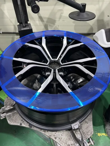 대구 휠복원 대구 휠도색 대구 자동차 휠수리 잘하는 곳 휠플레이 타이어 전문[BMW G30 5시리즈 순정 19인치 다이아몬드커팅 휠커스텀 작업입니다.] / 대구 서구 평리동