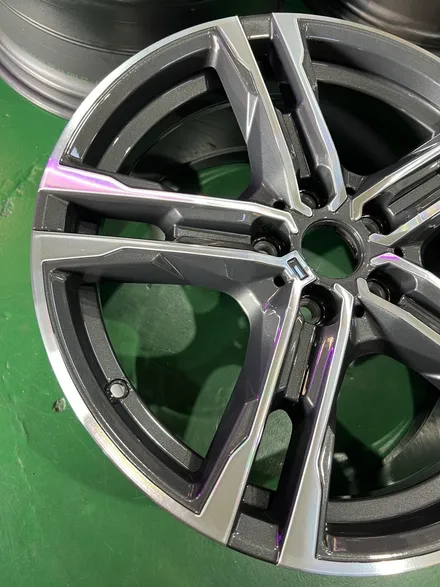대구 휠복원 대구 휠도색 대구 휠수리 잘하는 곳 타이어 전문 휠플레이[BMW 1시리즈 순정 18인치 다이아몬드커팅 휠복원 작업입니다.] / 대구 서구 평리동