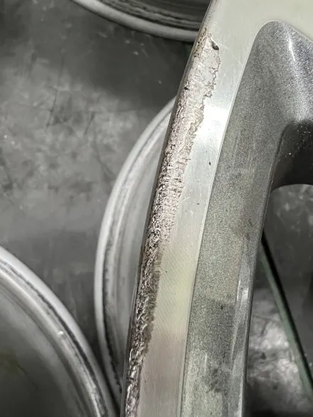 대구 휠복원 대구 휠도색 대구 휠수리 잘하는 곳 휠플레이 타이어 전문 [벤츠 SLC 순정 18인치 다이아몬드커팅 휠복원 작업입니다.] / 대구 서구 평리동