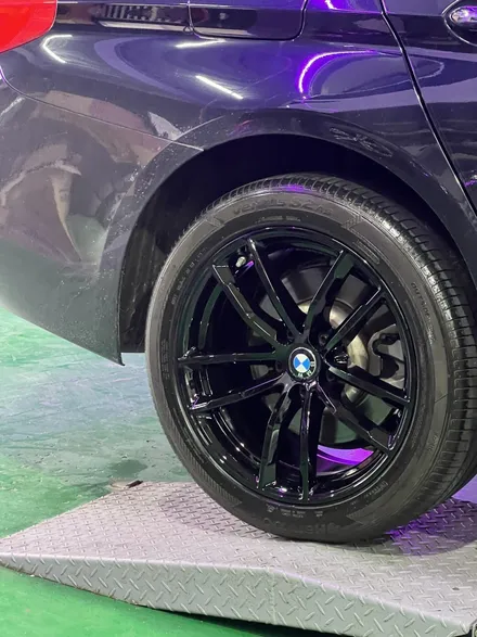 대구 휠복원 대구 휠도색 대구 자동차 휠수리 잘하는 곳 휠플레이 타이어 전문[BMW 5시리즈 순정 18인치 블랙유광 휠도색 작업입니다.] / 대구 서구 평리동