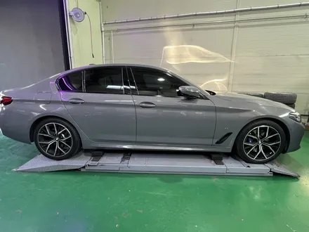 대구 휠복원 대구 휠도색 대구 자동차 휠수리 잘하는 곳 휠플레이 타이어 전문[BMW 5시리즈 순정 19인치 블랙펄유광 휠도색 작업입니다.] / 대구 서구 평리동
