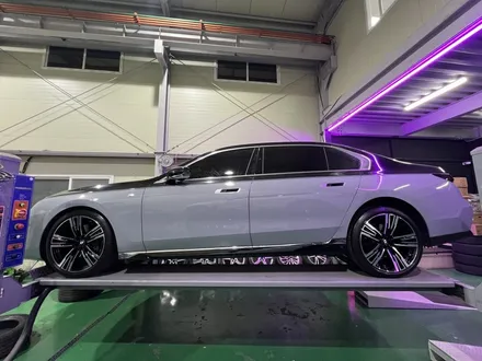 대구 휠복원 대구 휠도색 대구 자동차 휠수리 잘하는 곳 휠플레이 타이어 전문[BMW i7 순정 21인치 다이아몬드커팅 휠복원 작업입니다.] / 대구 서구 평리동