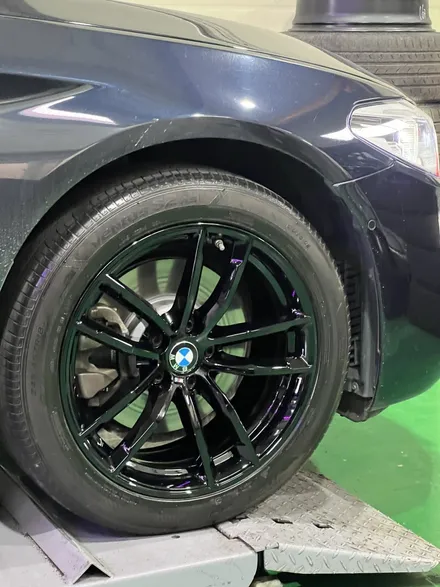 대구 휠복원 대구 휠도색 대구 자동차 휠수리 잘하는 곳 휠플레이 타이어 전문[BMW 5시리즈 순정 18인치 블랙유광 휠도색 작업입니다.] / 대구 서구 평리동