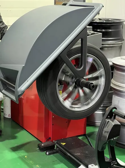 대구 휠복원 대구 휠도색 대구 자동차 휠수리 잘하는 곳 휠플레이 타이어 전문[BMW 5시리즈 순정 18인치 휠복원 작업입니다.] / 대구 서구 평리동