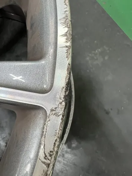대구 휠복원 대구 휠도색 대구 자동차 휠수리 잘하는 곳 휠플레이 타이어 전문[벤츠 S 클래스 순정 20인치 마차휠 복원 작업입니다.] / 대구 서구 평리동