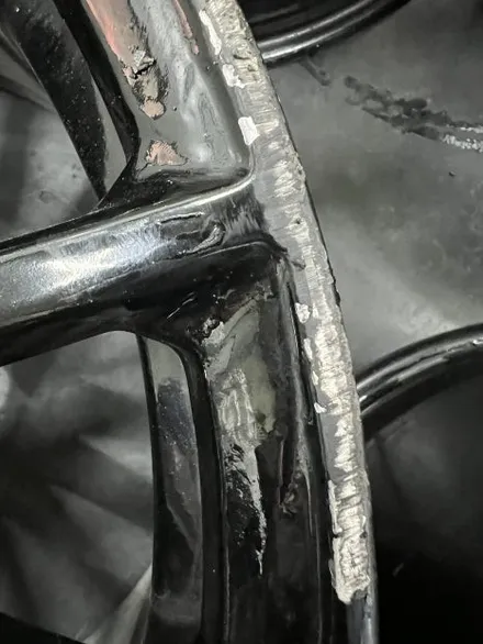 대구 휠복원 대구 휠도색 대구 자동차 휠수리 잘하는 곳 휠플레이 타이어 전문[벤츠 GT43 순정 20인치 블랙유광 휠도색 작업입니다.] / 대구 서구 평리동