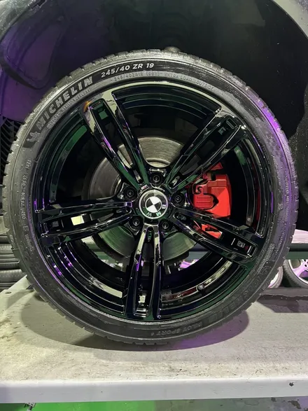 대구 휠복원 대구 휠도색 대구 자동차 휠수리 잘하는 곳 휠플레이 타이어 전문[BMW 3시리즈 순정 19인치 블랙유광 휠도색 작업입니다.] / 대구 서구 평리동