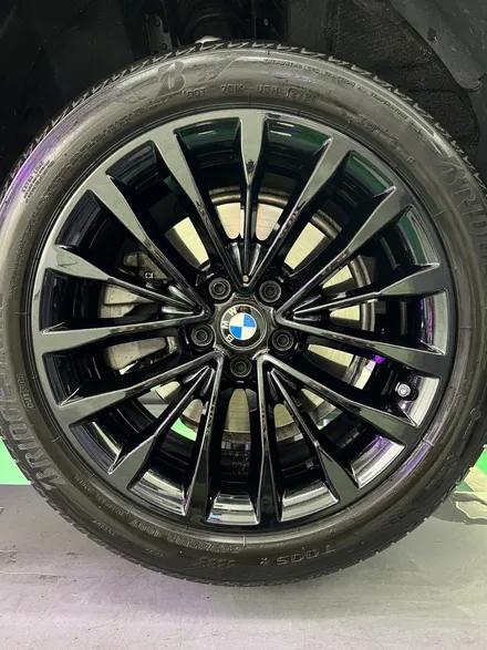 대구 휠복원 대구 휠도색 대구 휠수리 타이어 전문 휠플레이[BMW 5시리즈 순정 18인치 블랙펄유광 휠도색 작업입니다.] / 대구 서구 평리동