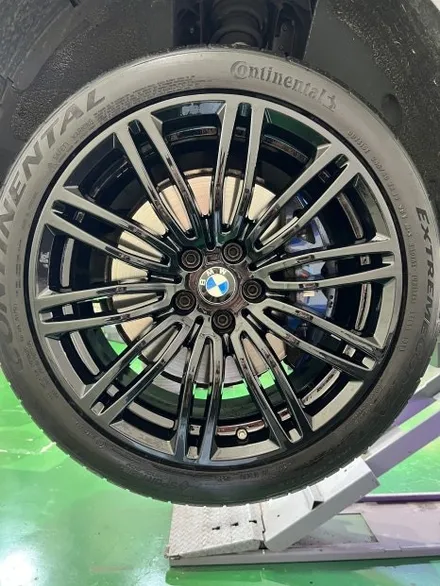 대구 휠복원 대구 휠도색 대구 휠수리 잘하는곳 타이어 전문 휠플레이[BMW 5시리즈 순정 19인치 블랙유광 휠도색 작업입니다.] / 대구 서구 평리동