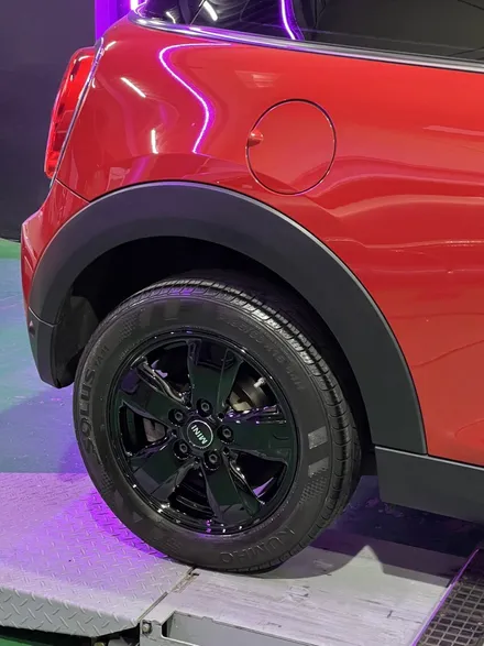 대구 휠복원 대구 휠도색 대구 휠수리 잘하는 곳 휠플레이 타이어 전문[BMW 미니 순정 15인치 블랙유광 휠도색 작업입니다.] / 대구 서구 평리동