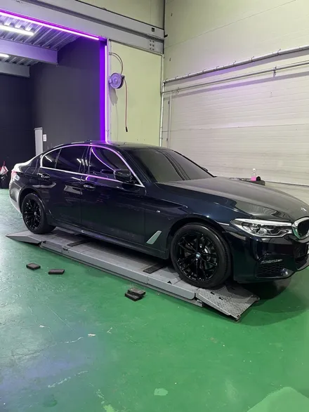 대구 휠복원 대구 휠도색 대구 자동차 휠수리 잘하는 곳 휠플레이 타이어 전문[BMW 5시리즈 순정 18인치 블랙유광 휠도색 작업입니다.] / 대구 서구 평리동