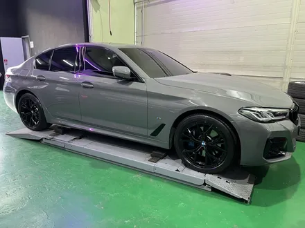 대구 휠복원 대구 휠도색 대구 자동차 휠수리 잘하는 곳 휠플레이 타이어 전문[BMW 5시리즈 순정 19인치 블랙펄유광 휠도색 작업입니다.] / 대구 서구 평리동