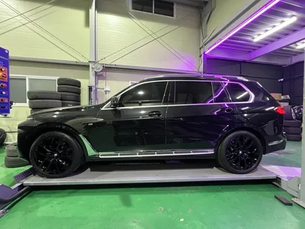 대구 휠복원 대구 휠도색 대구 자동차 휠수리 잘하는 곳 휠플레이[BMW X7 순정 22인치 블랙유광 휠도색 작업입니다.] / 대구 서구 평리동