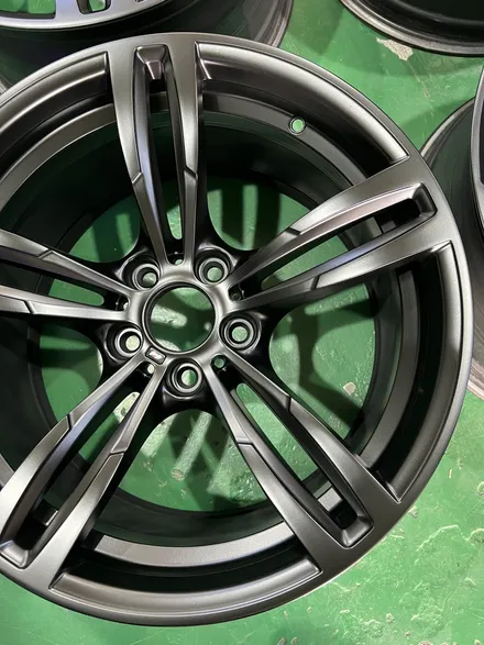 대구 휠복원 대구 휠도색 대구 자동차 휠수리 잘하는 곳 휠플레이 타이어 전문[BMW 4시리즈 순정 19인치 블랙반무광 매트블랙 휠도색 작업입니다.] / 대구 서구 평리동