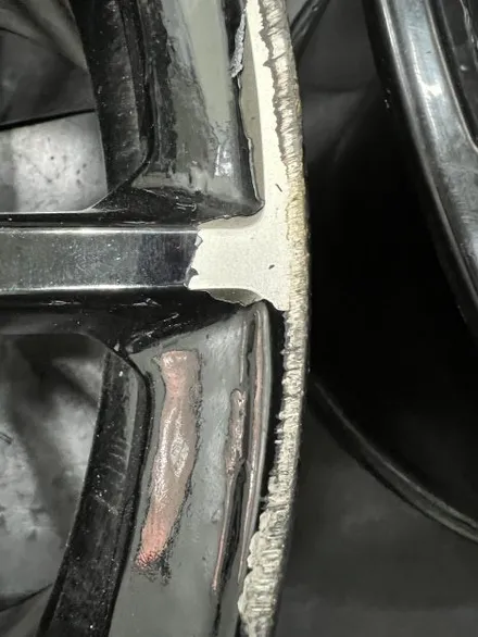 대구 휠복원 대구 휠도색 대구 자동차 휠수리 잘하는 곳 휠플레이 타이어 전문[벤츠 GT43 순정 20인치 블랙유광 휠도색 작업입니다.] / 대구 서구 평리동