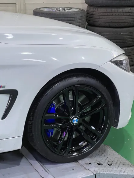 대구 휠복원 대구 휠도색 대구 자동차 휠수리 잘하는 곳 휠플레이 타이어 전문[BMW 4시리즈 순정 19인치 블랙유광 휠도색 작업입니다.] / 대구 서구 평리동