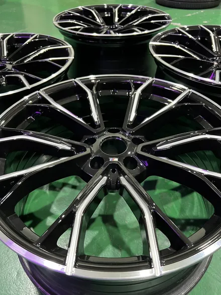 대구 휠복원 대구 휠도색 대구 휠수리 잘하는 곳 타이어 전문 휠플레이[BMW 5시리즈 순정 19인치 다이아몬드커팅 휠복원 작업입니다.] / 대구 서구 평리동