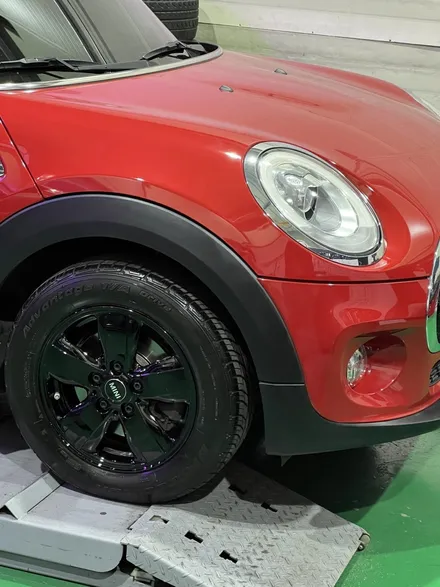 대구 휠복원 대구 휠도색 대구 휠수리 잘하는 곳 휠플레이 타이어 전문[BMW 미니 순정 15인치 블랙유광 휠도색 작업입니다.] / 대구 서구 평리동
