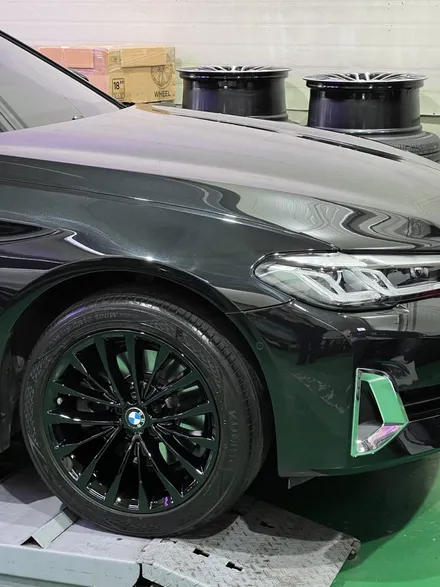 대구 휠복원 대구 휠도색 대구 자동차 휠수리 잘하는 곳 휠플레이 타이어 전문[BMW 5시리즈 순정 18인치 블랙유광 휠도색 작업입니다.] / 대구 서구 평리동