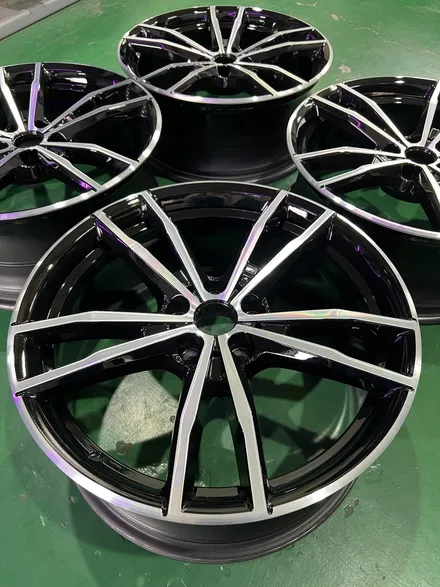 대구 휠복원 대구 휠도색 대구 자동차 휠수리 잘하는 곳 휠플레이 타이어 전문[BMW 320 투어링 순정 19인치 다이아몬드커팅 휠복원 작업입니다.] / 대구 서구 평리동