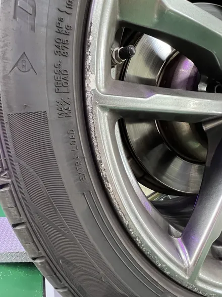 대구 휠복원 대구 휠수리 대구 휠도색 타이어 전문샵 휠플레이 [BMW 520 고스트크롬 휠도색 작업입니다.] / 대구 서구 평리동