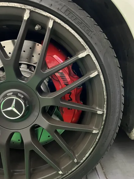 대구 휠복원 대구 휠도색 대구 휠수리 타이어 전문 휠플레이[벤츠 C63 AMG 순정 19인치 블랙반무광 휠도색 작업입니다.] / 대구 서구 평리동