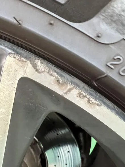 대구 휠복원 대구 휠도색 대구 휠수리 타이어 전문 휠플레이[벤츠 E63 AMG 순정 20인치 다이아몬드컷팅 휠복원 작업입니다.] / 대구 서구 평리동
