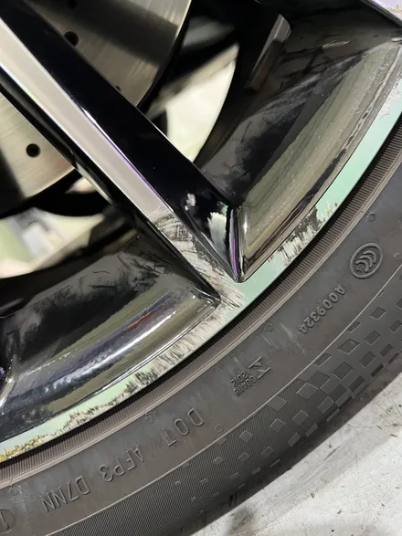 대구 휠복원 대구 휠도색 대구 휠수리 타이어 전문 휠플레이[벤츠 GLE AMG 쿠페 순정 21인치 다이아몬드컷팅 휠복원 작업입니다.] / 대구 서구 평리동