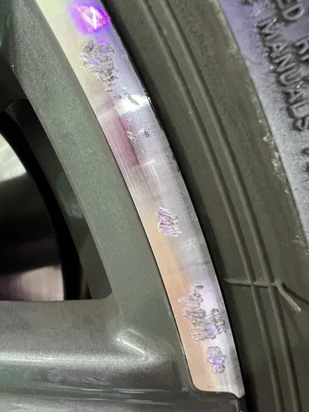 대구 휠복원 대구 휠도색 대구 휠수리 타이어 전문 휠플레이[BMW 7시리즈 순정 20인치 블랙펄유광 휠도색 작업입니다.] / 대구 서구 평리동