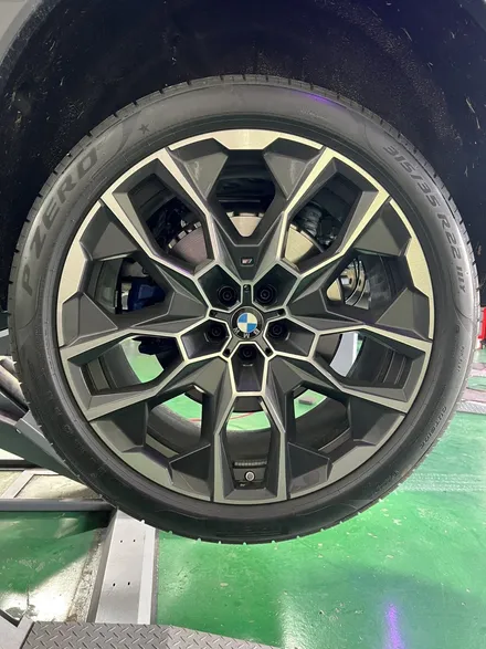 대구 휠복원 대구 휠도색 대구 자동차 휠수리 잘하는 곳 휠플레이 타이어 전문[BMW X7 순정 22인치 블랙유광 휠도색 작업입니다.] / 대구 서구 평리동