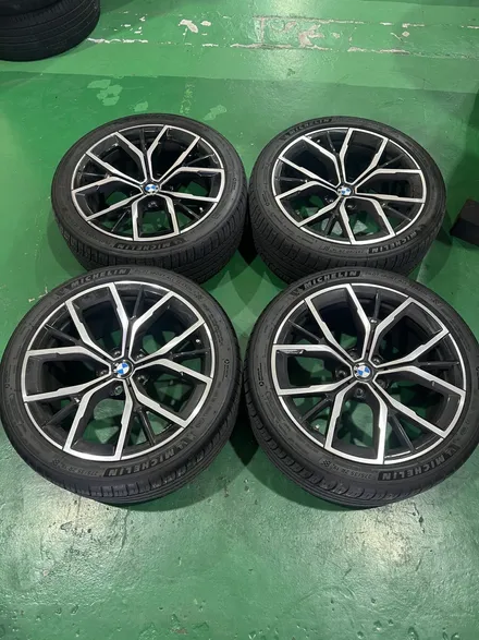 대구 휠복원 대구 휠도색 대구 자동차 휠수리 잘하는 곳 휠플레이 타이어 전문[BMW 5시리즈 순정 19인치 블랙펄유광 휠도색 작업입니다.] / 대구 서구 평리동