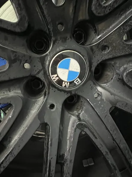 대구 휠복원 대구 휠도색 대구 자동차 휠수리 잘하는 곳 휠플레이 타이어 전문[BMW 5 시리즈 순정 19인치 블랙유광 휠도색 작업입니다.] / 대구 서구 평리동