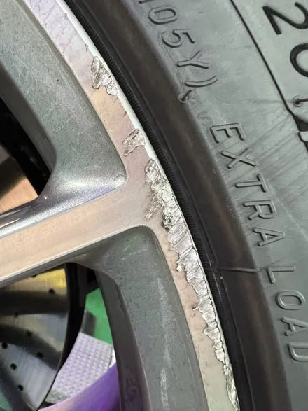 대구 휠복원 대구 휠도색 대구 자동차 휠수리 잘하는 곳 휠플레이 타이어 전문[벤츠 AMG GT43 순정 20인치 블랙펄유광 휠도색 작업입니다.] / 대구 서구 평리동