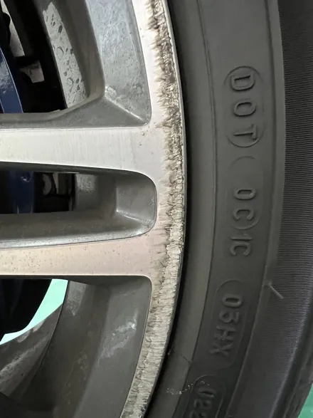 대구 휠복원 대구 휠도색 대구 자동차 휠수리 잘하는 곳 휠플레이 타이어 전문[BMW 5시리즈 순정 19인치 블랙펄유광 휠도색 작업입니다.] / 대구 서구 평리동