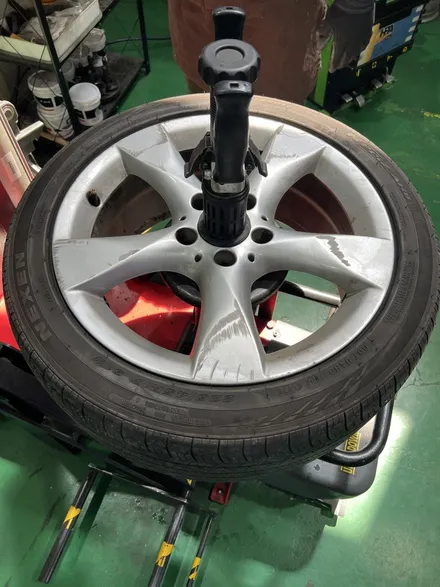 대구 휠복원 대구 휠도색 대구 자동차 휠수리 잘하는 곳 휠플레이 타이어 전문[BMW 1시리즈 순정 18인치 블랙펄유광 휠도색 작업입니다.] / 대구 서구 평리동