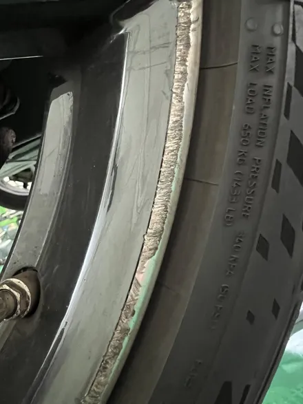 대구 휠복원 대구 휠도색 대구 자동차 휠수리 잘하는 곳 휠플레이 타이어 전문[BMW 320 투어링 순정 19인치 다이아몬드커팅 휠복원 작업입니다.] / 대구 서구 평리동