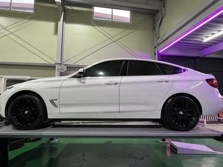 대구 휠복원 대구 휠도색 대구 휠수리 타이어 전문 휠플레이[BMW 3시리즈 GT 순정 18인치 블랙펄유광 휠도색 작업입니다.] / 대구 서구 평리동