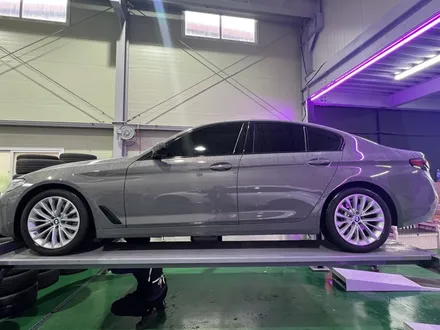 대구 휠복원 대구 휠도색 대구 휠수리 타이어 전문 휠플레이[BMW 5시리즈 순정 18인치 블랙펄유광 휠도색 작업입니다.] / 대구 서구 평리동