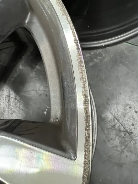 대구 휠복원 대구 휠도색 대구 휠수리 타이어 전문 휠플레이[BMW X6 순정 20인치 다이아몬드커팅 휠복원 작업입니다.] / 대구 서구 평리동
