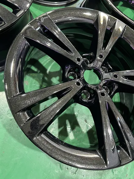 대구 휠복원 대구 휠도색 대구 자동차 휠수리 잘하는 곳 휠플레이 타이어 전문[BMW 2시리즈 액티브 투어러 순정 17인치 블랙펄유광 휠도색 작업입니다.] / 대구 서구 평리동