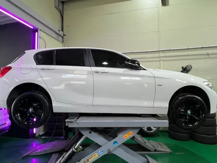 대구 휠복원 대구 휠도색 대구 자동차 휠수리 잘하는 곳 휠플레이 타이어 전문[BMW 1시리즈 순정 17인치 블랙펄유광 휠도색 작업입니다.] / 대구 서구 평리동