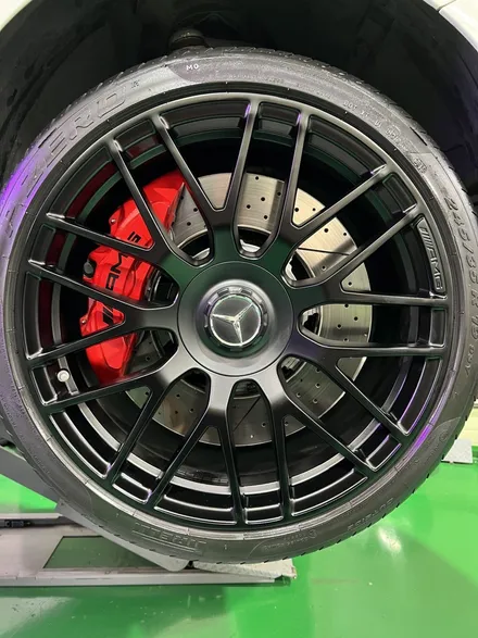 대구 휠복원 대구 휠도색 대구 휠수리 타이어 전문 휠플레이[벤츠 C63 AMG 순정 19인치 블랙반무광 휠도색 작업입니다.] / 대구 서구 평리동