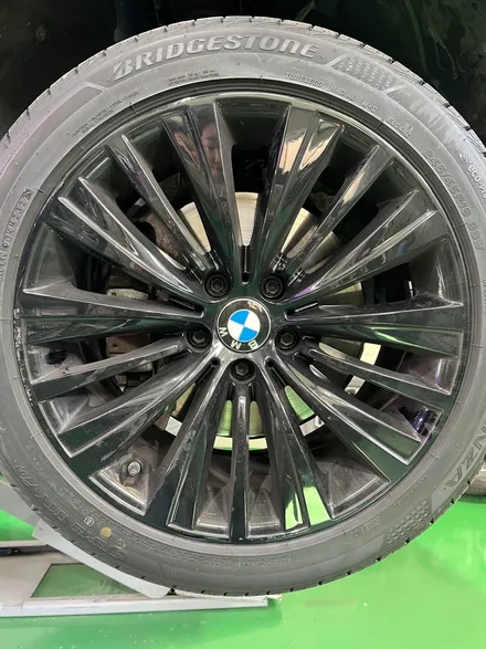 대구 휠복원 대구 휠도색 대구 휠수리 타이어 전문 휠플레이[BMW 5 GT 순정 19인치 고스트크롬 휠도색 작업입니다.] / 대구 서구 평리동