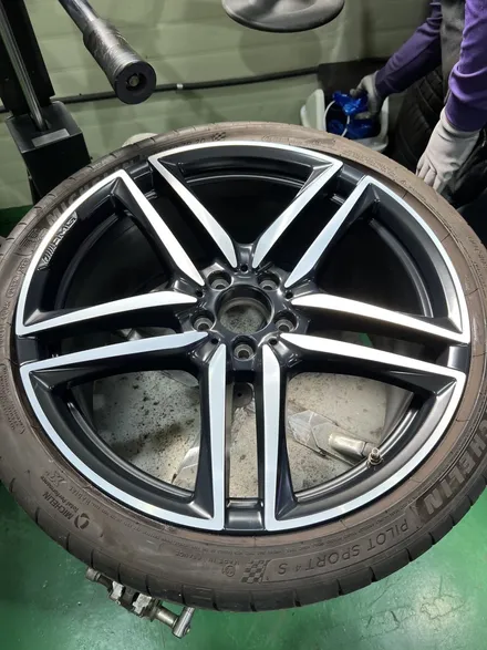 대구 휠복원 대구 휠도색 대구 휠수리 타이어 전문 휠플레이[벤츠 E63 AMG 순정 20인치 다이아몬드컷팅 휠복원 작업입니다.] / 대구 서구 평리동