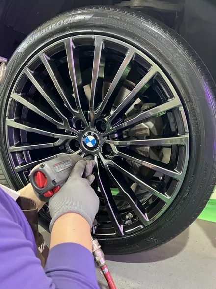 대구 휠복원 대구 휠도색 대구 휠수리 타이어 전문 휠플레이[BMW 7시리즈 순정20인치 고스트크롬 휠도색 작업입니다.] / 대구 서구 평리동