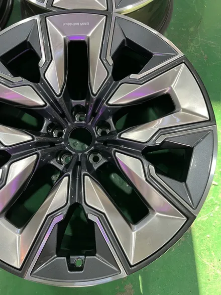 대구 휠복원 대구 휠도색 대구 자동차 휠수리 잘하는 곳 휠플레이 타이어 전문[BMW I7 7시리즈 순정 21인치 다이아몬드커팅 휠복원 작업입니다.] / 대구 서구 평리동